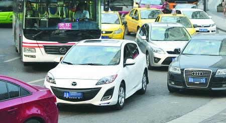 2012年重庆主城交通年报:平均16人一辆私家车