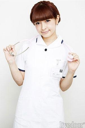 日本萝莉护士身兼模特发博文宣传健康美容知识
