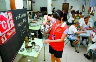 上海对城乡低保家庭发放一次性防暑降温补贴