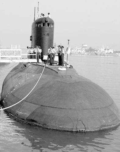 印度潜艇被困船员全遇难 被指压折印海军脊梁