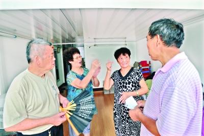 70岁的手语妈妈 48年帮助聋哑人表达心声