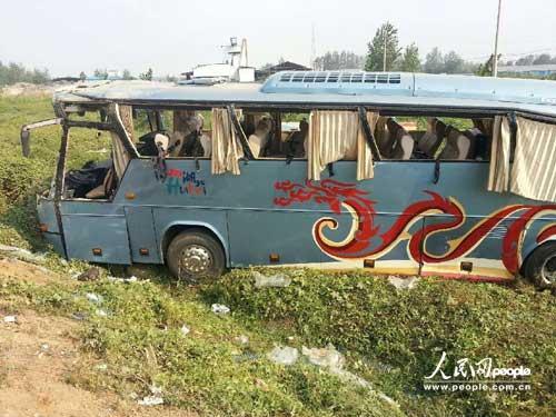 载52人旅游车汉川发生事故 正全力抢救伤员