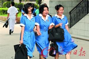 台风橙色预警 广州近年首次全市范围内中学停