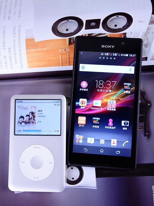 尖Phone对决:索尼S39h对比iPod Classic
