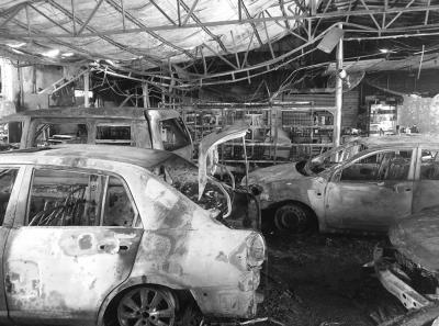 汽车美容店凌晨着火 10辆汽车被烧剩骨架(图)