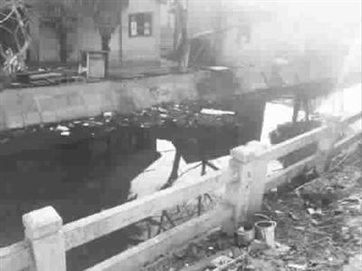上海月湾河洁净3个月又黑臭：数十万整治费打水漂（图）