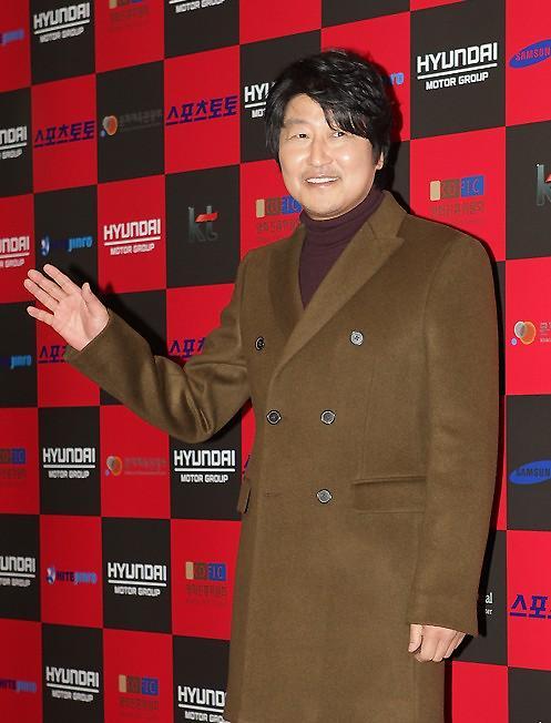 宋康昊获韩国年度电影赏最佳男主角奖(图)