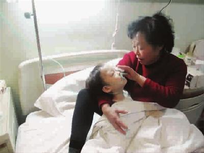 盐城女孩坚果卡喉求医 上海警媒携手护航救命