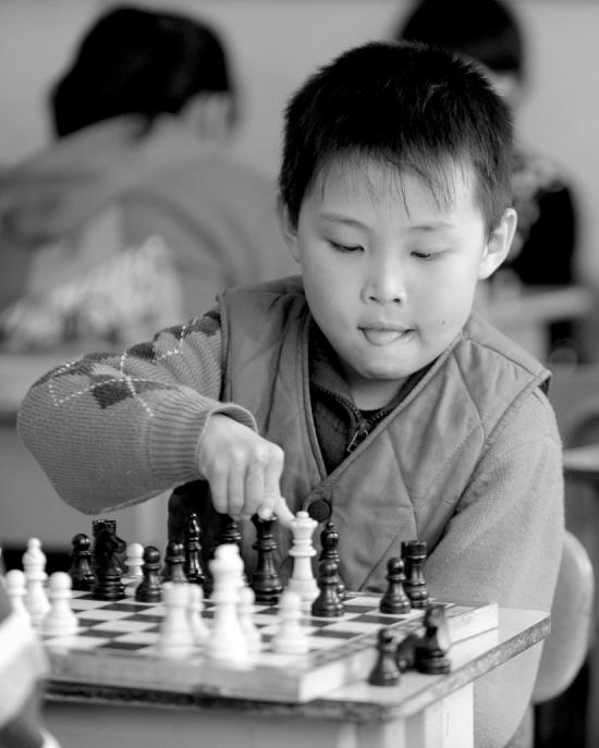 国际象棋开启孩子逻辑思维能力 锻炼心理耐力
