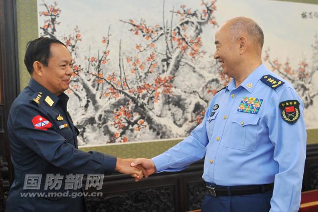 2014年5月6日上午，中央軍委副主席許其亮在八一大樓會見了來訪的緬甸空軍司令欽昂敏。