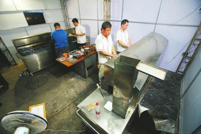 济南城管等8部门联手打破露天烧烤行业监管瓶