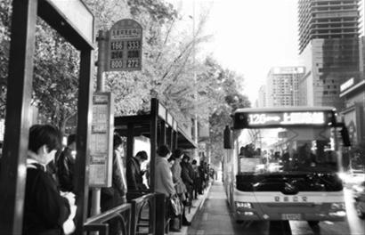 沈阳“掌上公交”下月上线 市民手机查询公交位置