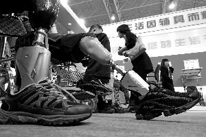 北京市残疾人佩戴辅具补贴标准有望提高(图)