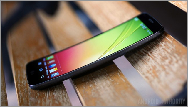 弯的手机! LG G Flex 2将亮相 CES2015