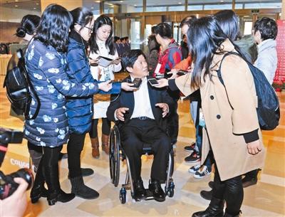 北京召开人代会 残疾人代表建议出行更加无障碍