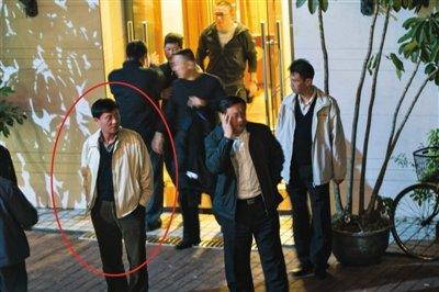 记者暗访深圳警察饭局被打续：14民警多系警界高官