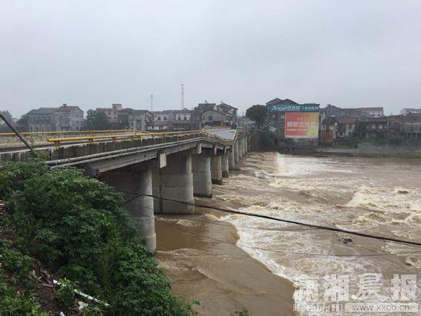 A bridge in Hunan Yueyang morning collapse a preliminary investigation of the cause release (around 5)