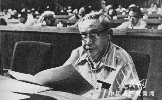 1983年6月6曰，廖承志抱病参加六届全国人大一次会议开幕式。