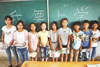 河南一中学被撤点并校 学生到新学校无老师上课