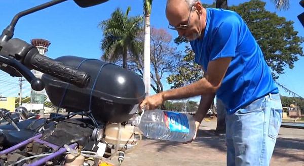 巴西公务员研发用水作燃料的摩托车 1升水跑5