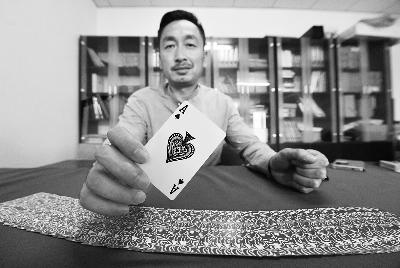 反赌人士揭秘坑人伎俩 出老千梅花J变梅花4(图) 反赌人士揭秘坑人伎俩 出老千梅花J变梅花4(图)