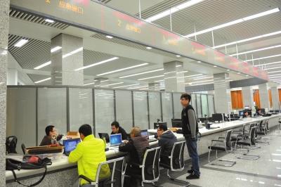 北京政务服务中心投入使用 刷身份证可查办理进度