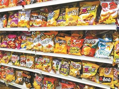 调查:进口食品中文标签缺位 过期食品仍在销售