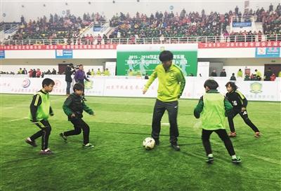 北京市小学拟推广 小球计划 涉及足球篮球排球