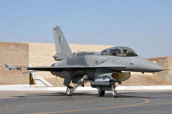 简氏：枭龙已参加实战 印度使美推迟售巴F-16(图)