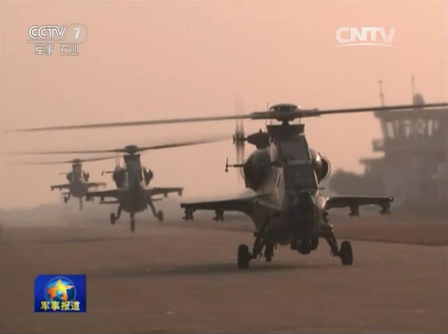 近日，空降兵某直升机团在新年度开训中狠抓基础训练，煮个科目过、逐个人员考，为多机型战术训练夯实基础。画面中出现的直-10武装直升机，已经采用了新式的迷彩涂装。
