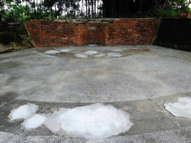 台南市府用水泥填补百年历史古迹 称防治登革热