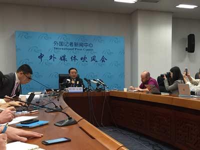 中国外交部举行媒体吹风会介绍南海问题立场