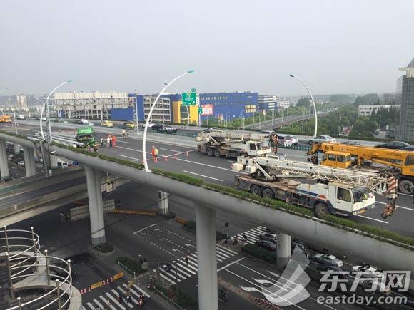 上海车祸致中环通行中断 恢复通行可能需要两周