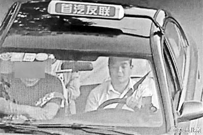北京一克隆出租车车祸致1死1伤 司机弃车逃逸