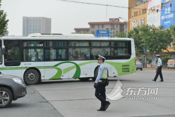 上海车祸致中环通行中断 恢复通行可能需要两周
