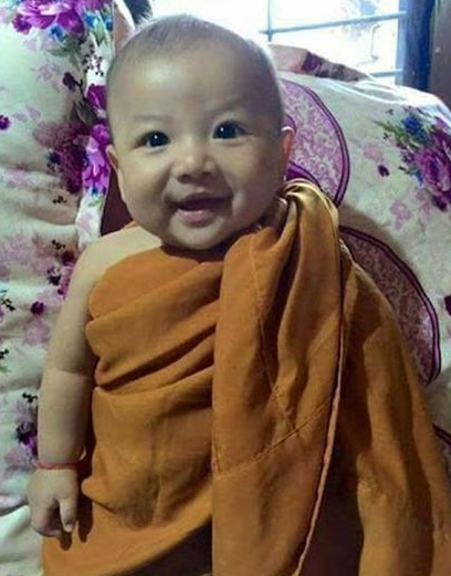 泰国婴儿被刺14刀还被活埋 被救后健康长大(图)