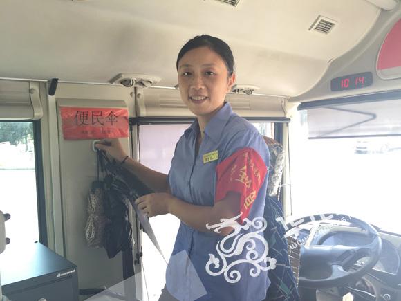 重庆公交女司机自费买太阳伞免费借给乘客(图)