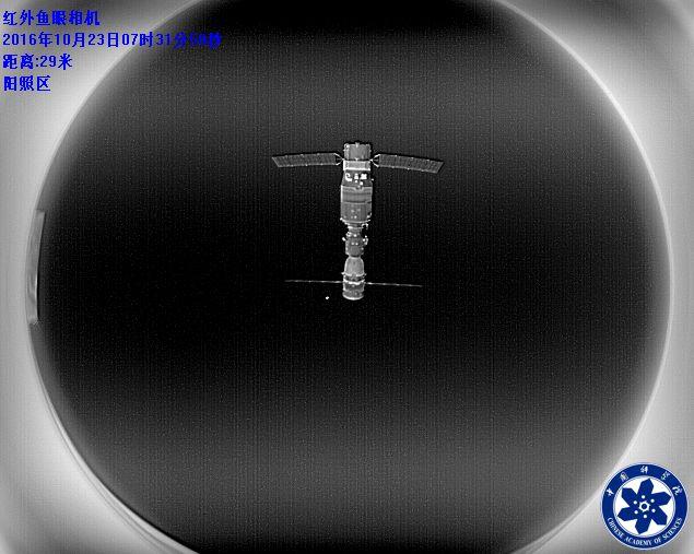 伴飞小卫星红外鱼眼相机拍摄的照片