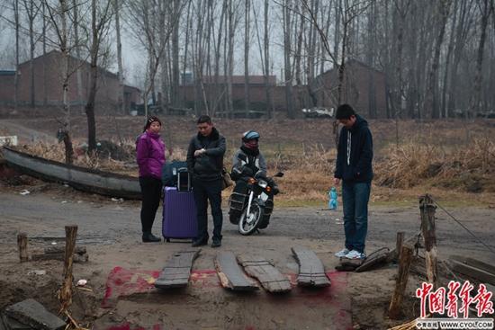 北京就在河对岸：进京多村民 摆渡人自称两地综合品