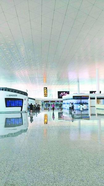 武汉天河机场T3航站楼旅客找安检口常靠拼人