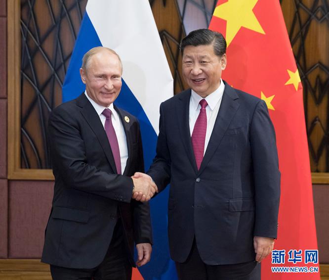 11月10日,国家主席习近平在越南岘港会见俄罗斯总统普京。新华社记者 兰红光 摄