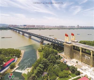 大桥维修照片暴露金川河“污染”？