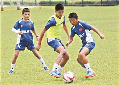 喀什足球少年队赴东莞交流比赛 “足球援疆”显佳绩