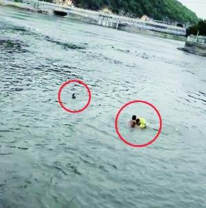 两青年不慎落水 黑龙江一教师跳入湍急河流救人