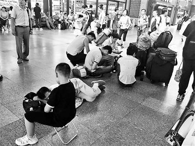 北京站候车 设收费休息厅引争议