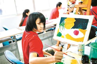 广州残疾人职业技能竞赛举行 脑瘫女孩有个画家梦