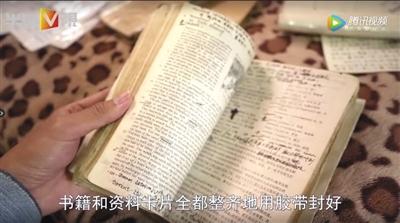 44岁“拾荒大姐”走红 自学英语能翻译原版英文小说