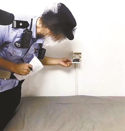 自如出租房床边插座内暗藏偷拍设备 警方介入调查
