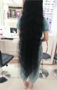 女子1.4米长发洗发后打结 向美发店索赔5万元未果
