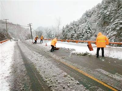 秦岭降雪影响道路通行